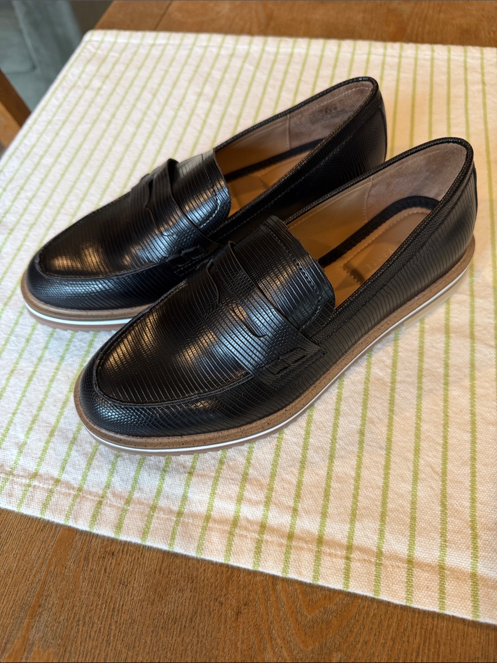 NEW Kelly & Katie Black Lizard Embossed Penny Loafers Size 6.5 M - Picture 2 of 8